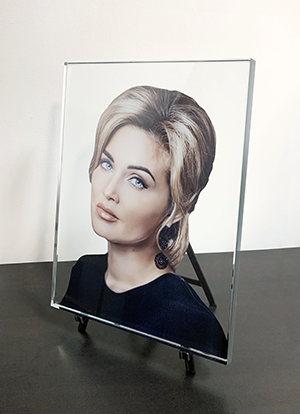 Портрет с прозрачным фоном на стекле